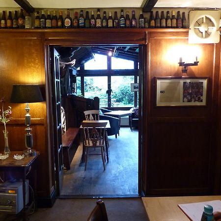 The Sun Inn Englefield Green Exteriér fotografie
