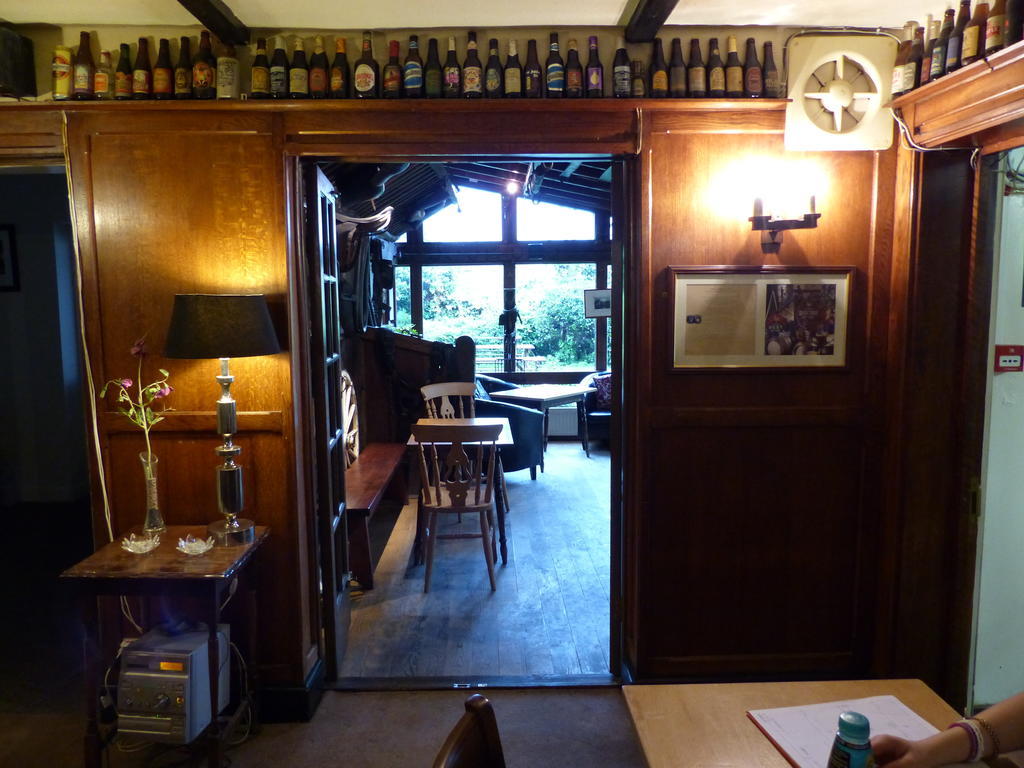 The Sun Inn Englefield Green Exteriér fotografie