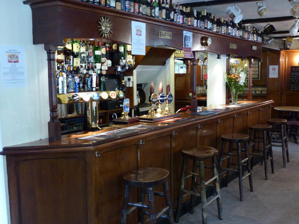 The Sun Inn Englefield Green Exteriér fotografie