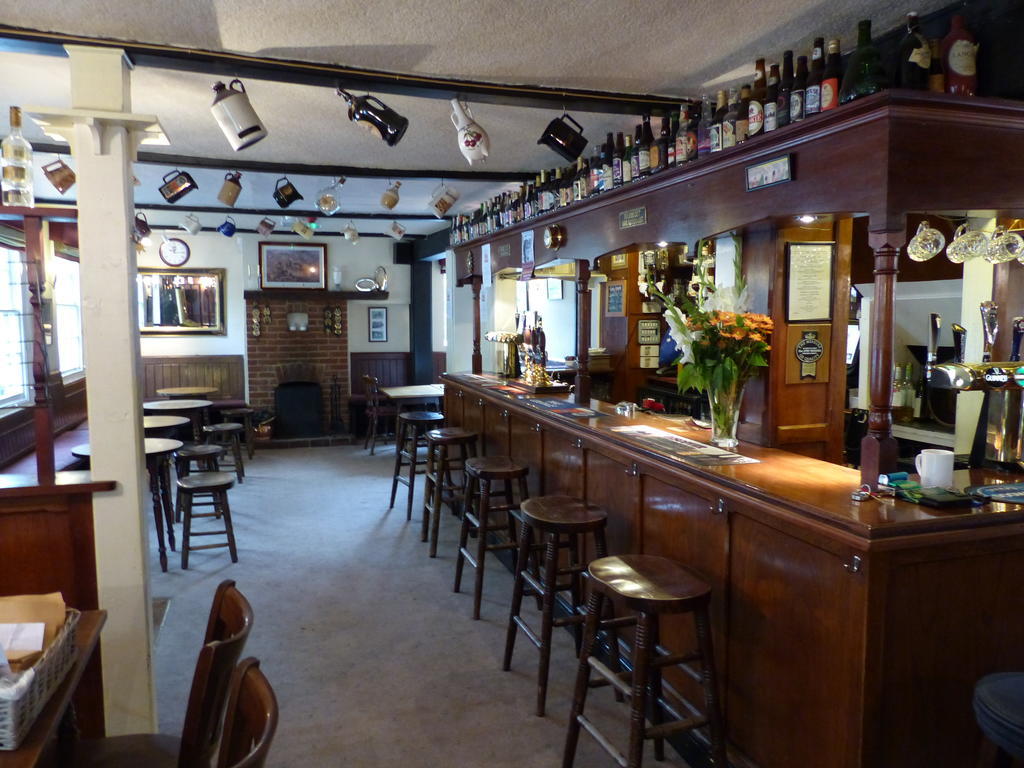 The Sun Inn Englefield Green Exteriér fotografie